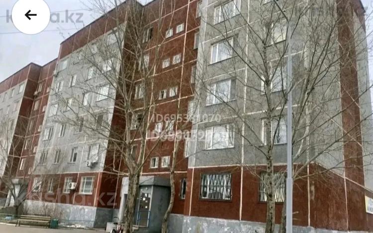 3-комнатная квартира · 68 м² · 6/6 этаж, Ленина 43 — 4 мкр за 16.5 млн 〒 в Аксу — фото 12