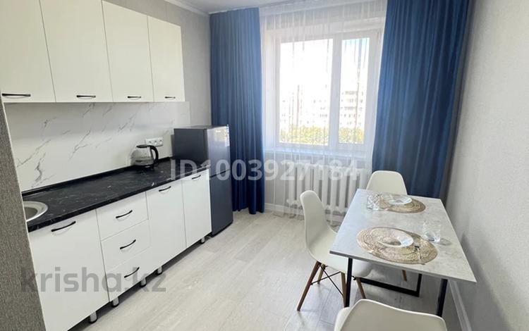 1-комнатная квартира · 40 м² · 8/10 этаж, мкр Юго-Восток, Мкр Степной 4 за 12 000 〒 в Караганде, Казыбек би р-н — фото 2