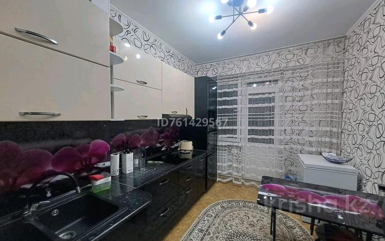 3-бөлмелі пәтер · 86 м² · 8/9 қабат, Есенберлин 23, бағасы: 32 млн ₸ в Усть-Каменогорске — фото 2