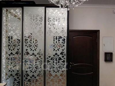 5-комнатная квартира · 217 м² · 3/8 этаж, К.Аманжолова 41 за 170 млн 〒 в Караганде, Казыбек би р-н