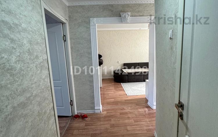 3-бөлмелі пәтер · 60 м² · 4/5 қабат, Жаманқұлова 4 — Рядом КазАТК, бағасы: 19 млн ₸ в Актобе, мкр Москва — фото 2