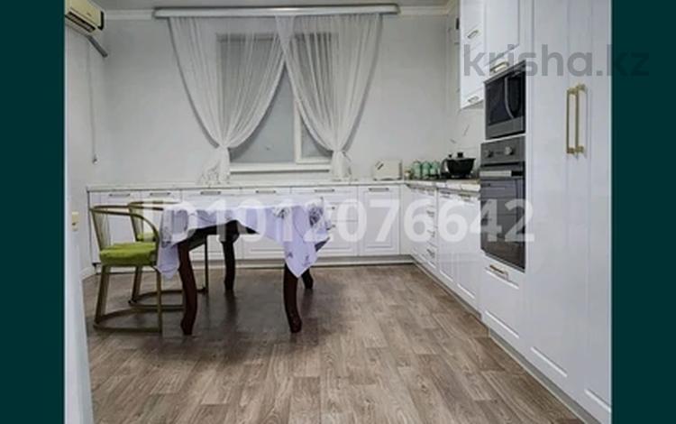 Отдельный дом · 8 комнат · 180 м² · 10 сот., ул. Баршын за 30 млн 〒 в Актобе — фото 2