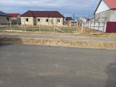 Отдельный дом · 2 комнаты · 108 м² · 8 сот., мкр Атырау-2, Жанарыс 5 за 11 млн 〒 в мкр	Атырау-2