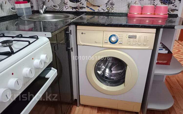 1-комнатная квартира · 40 м² · 1/5 этаж, Майкудук, 12й микрорайон 12 за 100 000 ₸ в Караганде, Алихана Бокейханова р-н — фото 4