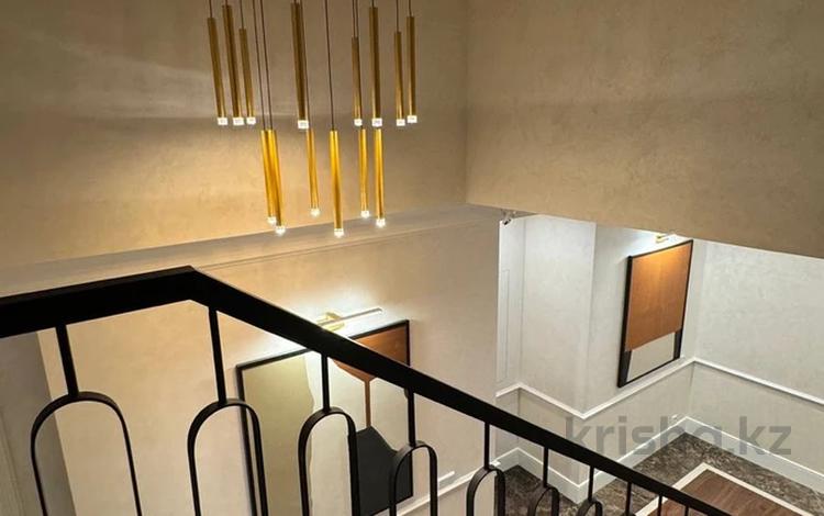 8-бөлмелі пәтер · 450 м² · 5/6 қабат, Сыганак 58, бағасы: 700 млн ₸ в Астане, Есильский р-н — фото 2