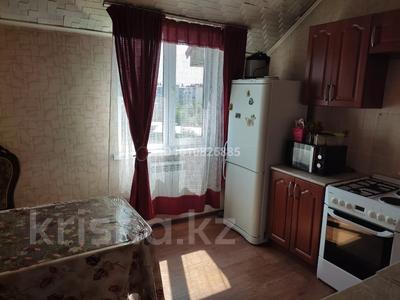1-бөлмелі пәтер · 39 м² · 6/6 қабат, мкр Кокжиек 36 — Жетуысуйский район, микрорайон Кокжиек, дом 36. Рядом поликлиника и школа. Видео с балкона. Этаж 6, мансардный. Тиая и теплая квартира. Во дворе детская площадка. Вся мебель и бытовая техника: кондиционер, стиралка, плита, холодильник. Балкон не застеклен. Площадь 39кв.м, бағасы: 19 млн ₸ в Алматы, Жетысуский р-н