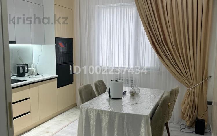 2-комнатная квартира · 70 м² · 7/9 этаж, мкр Нурсая, Елорда 3/6 — Рядом школа Бином и НИШ за 280 000 ₸ в Атырау — фото 2