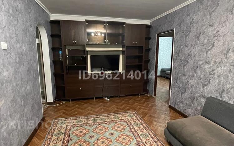 3-комнатная квартира, 58 м², 2/4 этаж помесячно, мкр №8 80