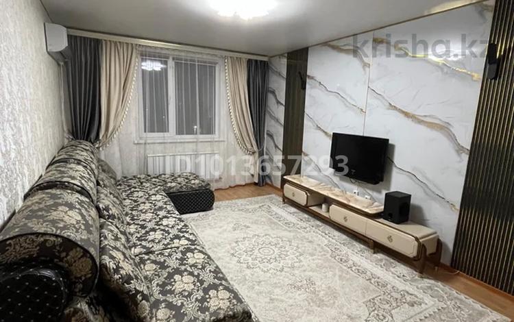 2-комнатная квартира · 60 м² · 4/12 этаж, мкр Акбулак, 1-я улица за 300 000 ₸ в Алматы, Алатауский р-н — фото 2