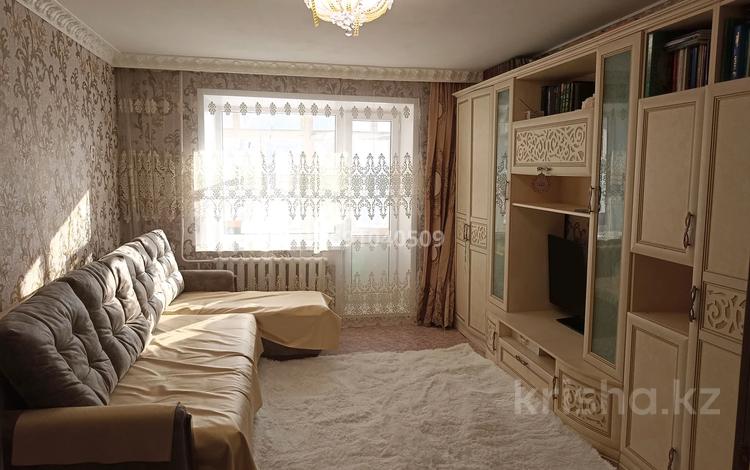 3-комнатная квартира, 62 м², 3/5 этаж, Ауэзова за 22.5 млн 〒 в Щучинске — фото 2