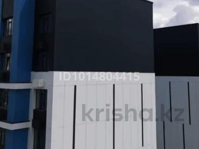 3-бөлмелі пәтер · 79.9 м² · 2/9 қабат, Нұрсая ш/а., Султан Бейбарыс 437, бағасы: 40 млн ₸ в Атырау, мкр Нурсая
