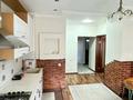 3-комнатная квартира · 77 м² · 1/5 этаж, мкр Аксай-3 за 300 000 ₸ в Алматы, Ауэзовский р-н — фото 5