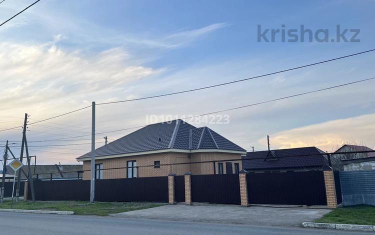 3 бөлме · 120 м² · 1 қабат, Жубан молдагалиева 99, бағасы: 90 000 ₸ в Аксае — фото 2