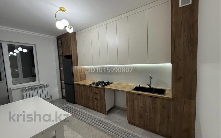 2-комнатная квартира · 57.5 м² · 7/9 этаж, мкр Самгау 46/5, 38 за 300 000 ₸ в Алматы, Алатауский р-н — фото 2