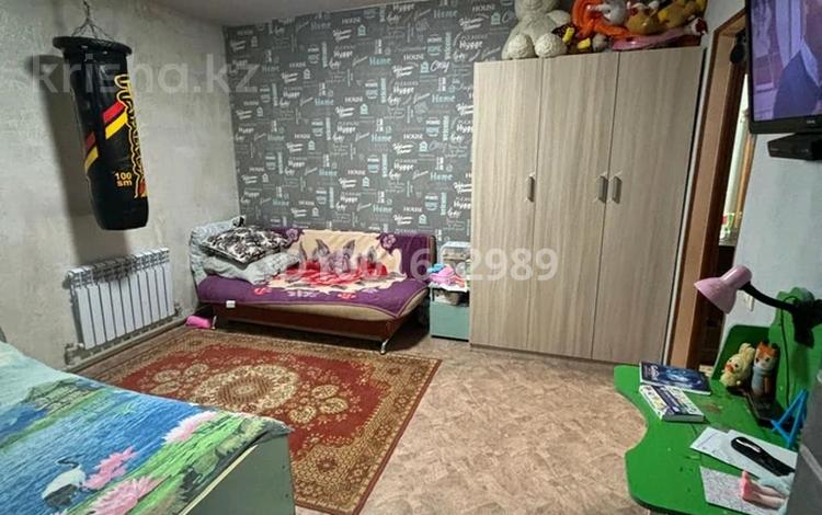 1-бөлмелі пәтер · 38 м² · 2/2 қабат, Байсеитова 45 — Магазин ,,теремок, бағасы: 8 млн ₸ в Акколе — фото 2