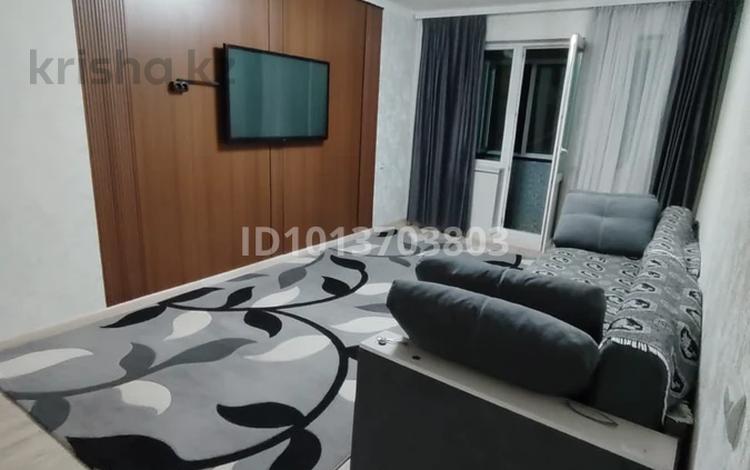 3-бөлмелі пәтер · 59 м² · 2/4 қабат, мкр №1 55 — Жубанова правда, бағасы: 300 000 ₸ в Алматы, Ауэзовский р-н — фото 2