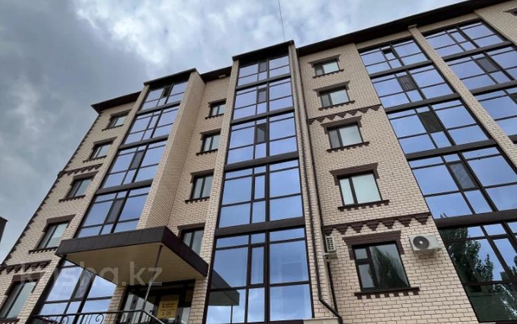 2-бөлмелі пәтер, 74.5 м², 4/5 қабат, тлеулина 94, бағасы: 22 млн 〒 в Кокшетау — фото 16