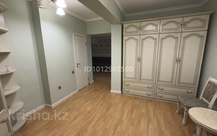 3-бөлмелі пәтер · 85 м² · 4/17 қабат, Жандосова 140 — Берегового, бағасы: 450 000 ₸ в Алматы, Ауэзовский р-н — фото 2