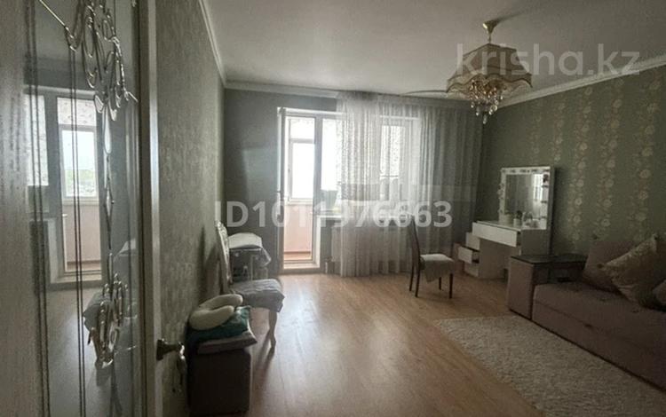 2-бөлмелі пәтер · 90 м² · 4/5 қабат, ул. Темирбека Жургенова 58, бағасы: 300 000 ₸ в Актобе, мкр. Курмыш — фото 2