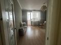 2-бөлмелі пәтер · 90 м² · 4/5 қабат, ул. Темирбека Жургенова 58, бағасы: 300 000 ₸ в Актобе, мкр. Курмыш — фото 2
