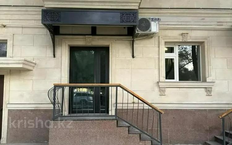 Свободное назначение, офисы, магазины и бутики, склады, салоны красоты, медцентры и аптеки, образование, развлечения, кабинеты и рабочие места, студии · 41 м² за 800 000 ₸ в Алматы, Медеуский р-н — фото 2
