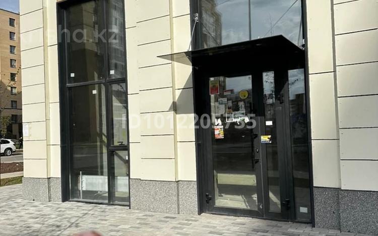 Свободное назначение, офисы, магазины и бутики, салоны красоты, медцентры и аптеки, образование, кабинеты и рабочие места · 96.2 м² за 800 000 ₸ в Астане, Нура р-н — фото 2