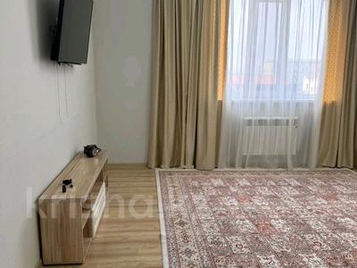 2-бөлмелі пәтер · 80 м² · 3/9 қабат, Валиханова 13-21, бағасы: 300 000 ₸ в Атырау
