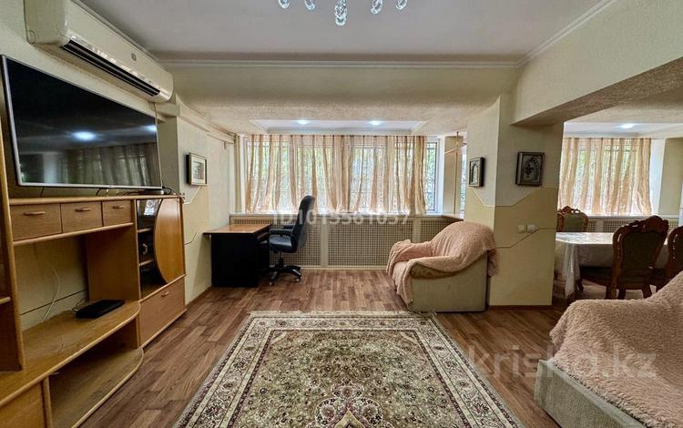 2-бөлмелі пәтер · 54 м² · 2/8 қабат, Панфилова 80, бағасы: 300 000 ₸ в Алматы, Медеуский р-н — фото 2