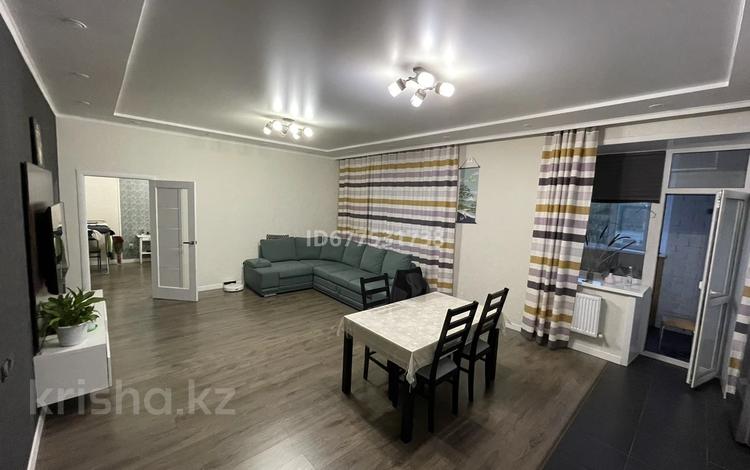 2-комнатная квартира, 73 м², 4/9 этаж, Камзина 41/1 за 33.5 млн 〒 в Павлодаре — фото 2