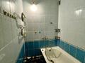 2-комнатная квартира, 45 м², 5/5 этаж, Алии Молдагуловой за 10 млн 〒 в Актобе — фото 3