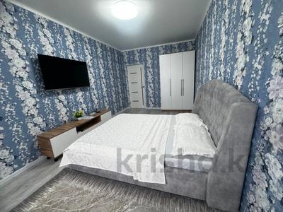 Тәулігіне пәтерлер в Алматы: 2-бөлмелі пәтер · 45 м² · 8/12 қабат, мкр Дарабоз 69, бағасы: 18 000 〒 2-бөлмелі пәтер · 45 м² · 8/12 қабат, мкр Дарабоз 69, бағасы: 18 000 〒 в Алматы, Алатауский р-н