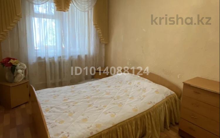 3-комнатная квартира · 64.3 м² · 4/5 этаж, мкр Юго-Восток, Муканова 12 за 24 млн ₸ в Караганде, Казыбек би р-н — фото 2