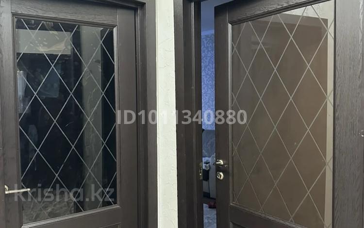 4-бөлмелі пәтер · 75.8 м² · 3/5 қабат, мкр Акбулак, Акбулак ш/а. 24 — Оптика остоновка, бағасы: 26 млн ₸ в Таразе — фото 2
