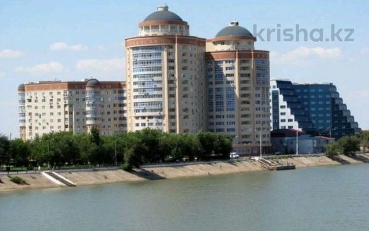 3-комнатная квартира · 134 м² · 10/10 этаж, Бактыгерея Кулманова 1 за 49 млн ₸ в Атырау — фото 2