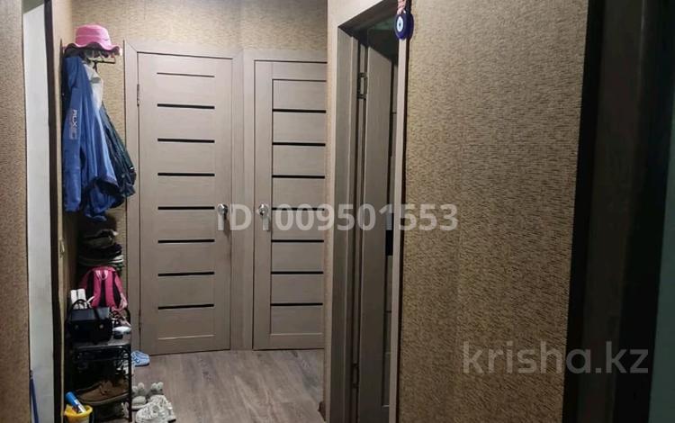 2-комнатная квартира · 46 м² · 1/5 этаж, Майкудук, Майкудук, 17й микрорайон 52 за 11 млн ₸ в Караганде, Алихана Бокейханова р-н — фото 2