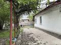 Отдельный дом · 5 комнат · 120 м² · 6 сот., С.Алимбаев 22 — Үй шамамен көшенің ортасында орналасқан, көшенің екі жақ бетінде де үйлер, центр за 10 млн ₸ в Сарыагаш