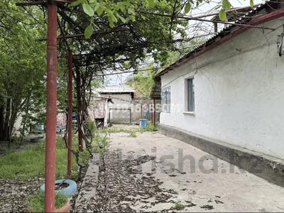 Отдельный дом · 5 комнат · 120 м² · 6 сот., С.Алимбаев 22 — Үй шамамен көшенің ортасында орналасқан, көшенің екі жақ бетінде де үйлер, центр за 10 млн ₸ в Сарыагаш