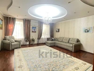 5-комнатная квартира · 220 м² · 2/2 этаж, Советская за 110 млн 〒 в Петропавловске