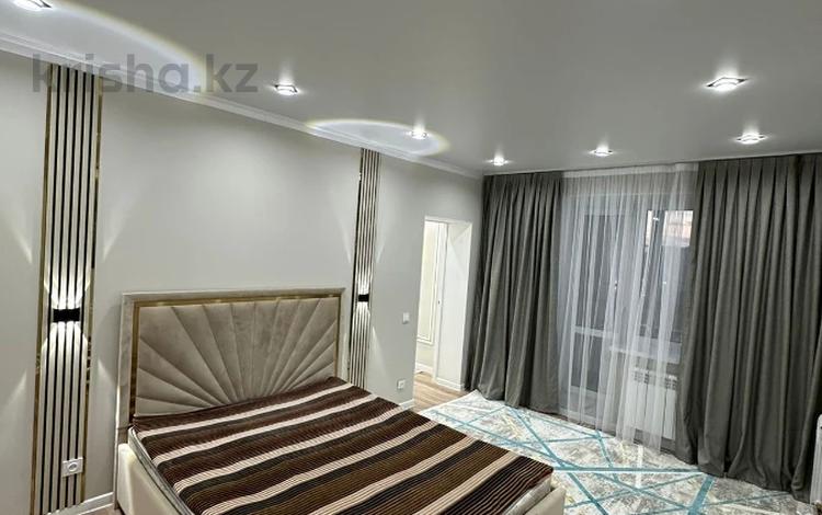 3-комнатная квартира, 94.2 м², 7/9 этаж, батыс-2 за 37.5 млн 〒 в Актобе — фото 2