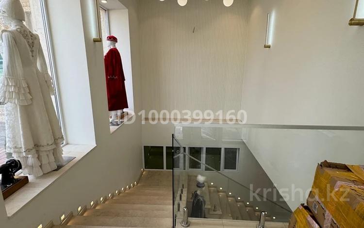 Свободное назначение, офисы, магазины и бутики, склады, салоны красоты, медцентры и аптеки, образование, развлечения · 200 м² за 110 млн 〒 в Актау, 18А мкр — фото 2