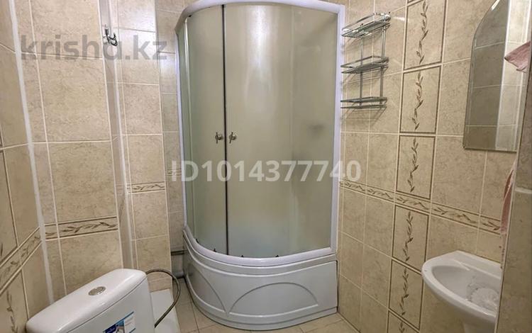 2-комнатная квартира · 70 м² · 4/9 этаж, Кулманова — Пл.Исатая-Махамбета, ТРЦ Байзар за 230 000 ₸ в Атырау — фото 2