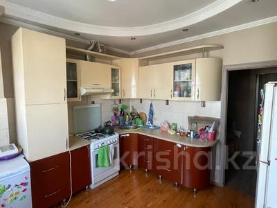 2-комнатная квартира · 60 м² · 9/10 этаж, мкр Аксай-4 — Во дворах за 34 млн ₸ в Алматы, Ауэзовский р-н