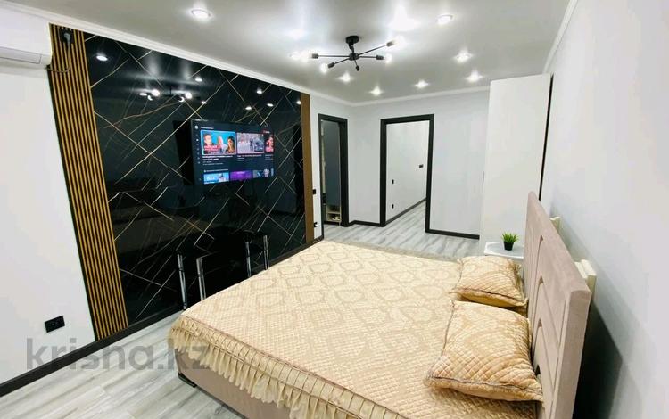 1-комнатная квартира · 45 м² · 2/5 этаж, Абая 64 — 1-2-3ком Центр Школьник Универмаг за 10 990 ₸ в Уральске, мкр Школьник — фото 7