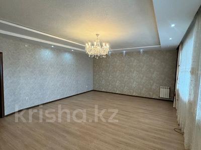 3-комнатная квартира, 140.4 м², 5/5 этаж, утемисова за 35 млн 〒 в Актобе, мкр. Курмыш