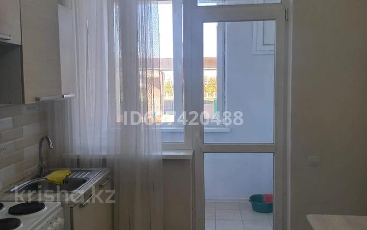 1-комнатная квартира · 40 м² · 2/5 этаж, мкр Комсомольский, Кабанбайбатыра за 190 000 〒 в Астане, Есильский р-н — фото 2