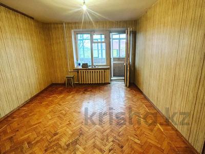 3-комнатная квартира, 60 м², 3/5 этаж, аманжолова 49/1 за 15.5 млн 〒 в Уральске