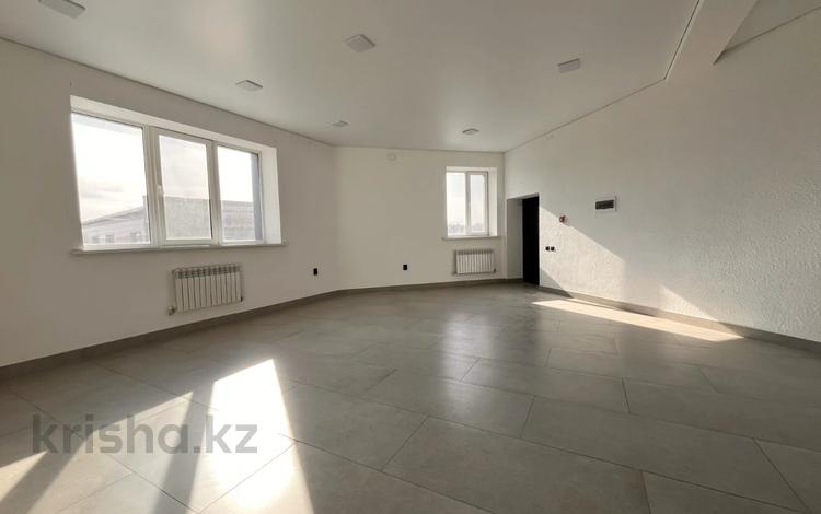 Офисы, кабинеты и рабочие места · 142.4 м² за 925 600 ₸ в Караганде, Казыбек би р-н — фото 12