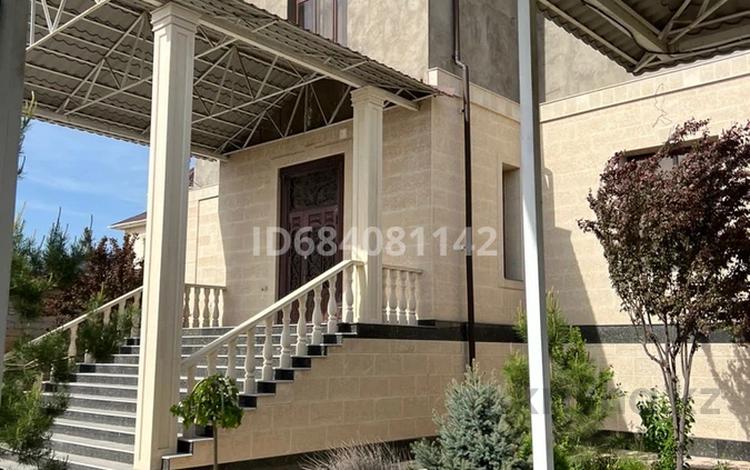 Отдельный дом • 12 комнат • 750 м² • 12 сот., мкр Самал-2 за 380 млн 〒 в Шымкенте, Абайский р-н — фото 2