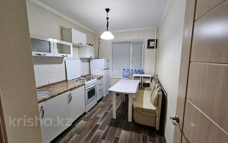 3-комнатная квартира, 90 м², 1/5 этаж помесячно, Жумабаева 9 — Петрова