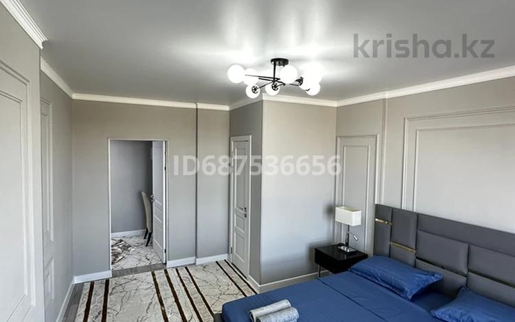 2-комнатная квартира, 52 м², 5/12 этаж посуточно, Сырым батыра 2А за 17 000 〒 в Шымкенте, Каратауский р-н — фото 2